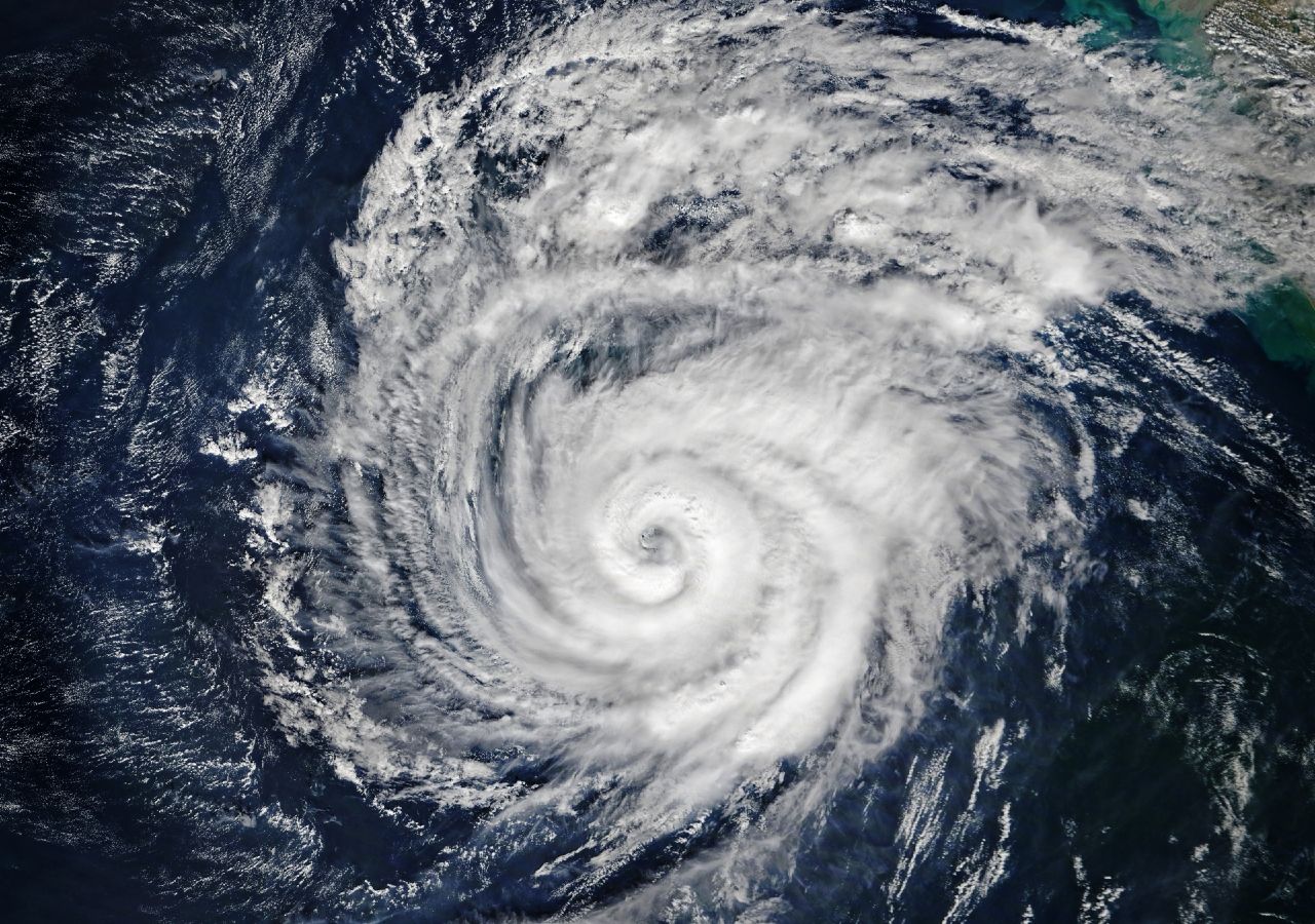 スーパー台風Hinnamnorは、時速260kmの風で南日本を脅かしています!