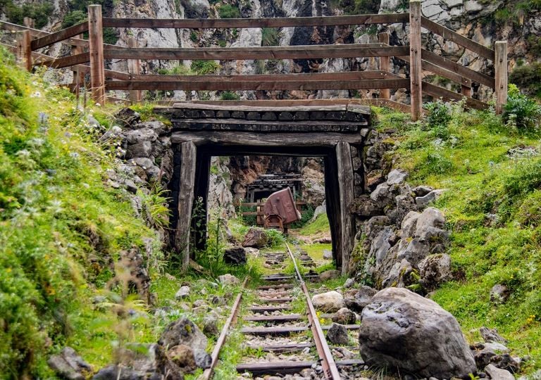 Turismo bajo tierra: las antiguas minas más espectaculares que hoy puedes visitar en España