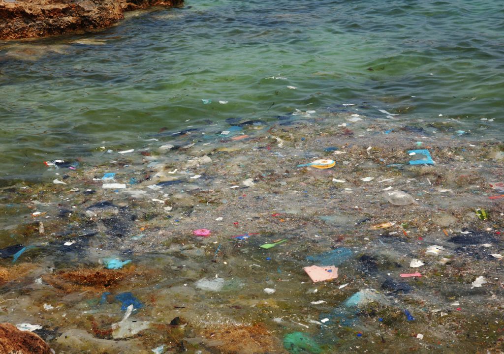 lixo no Mediterrâneo; turismo