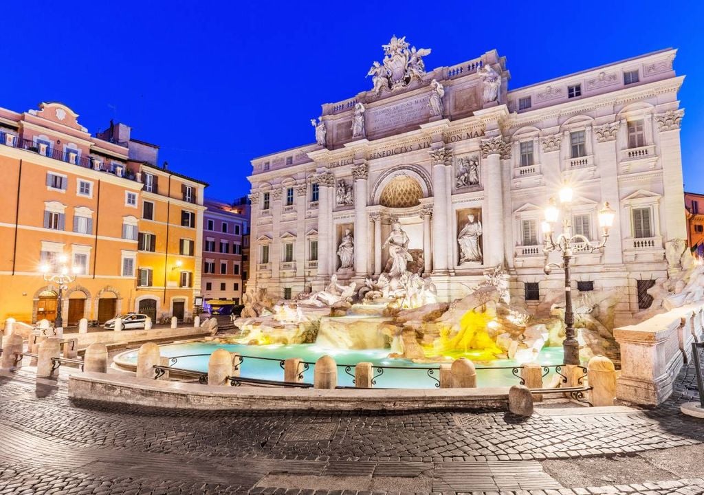 Concluída em 1751, a Fontana di Trevi tornou-se um dos maiores símbolos culturais de Roma, associada a tradições populares e à identidade histórica da cidade.
