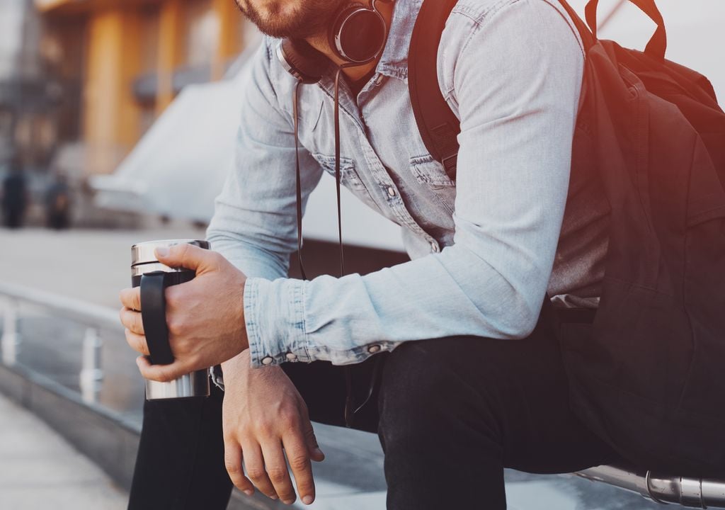 Los vasos térmicos fabricados en acero son una opción más saludable y sostenible para el consumo de café para llevar.