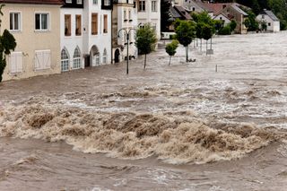 Unwetter: Schon wieder Überschwemmungen? Neue Gewitterlage steht bevor!