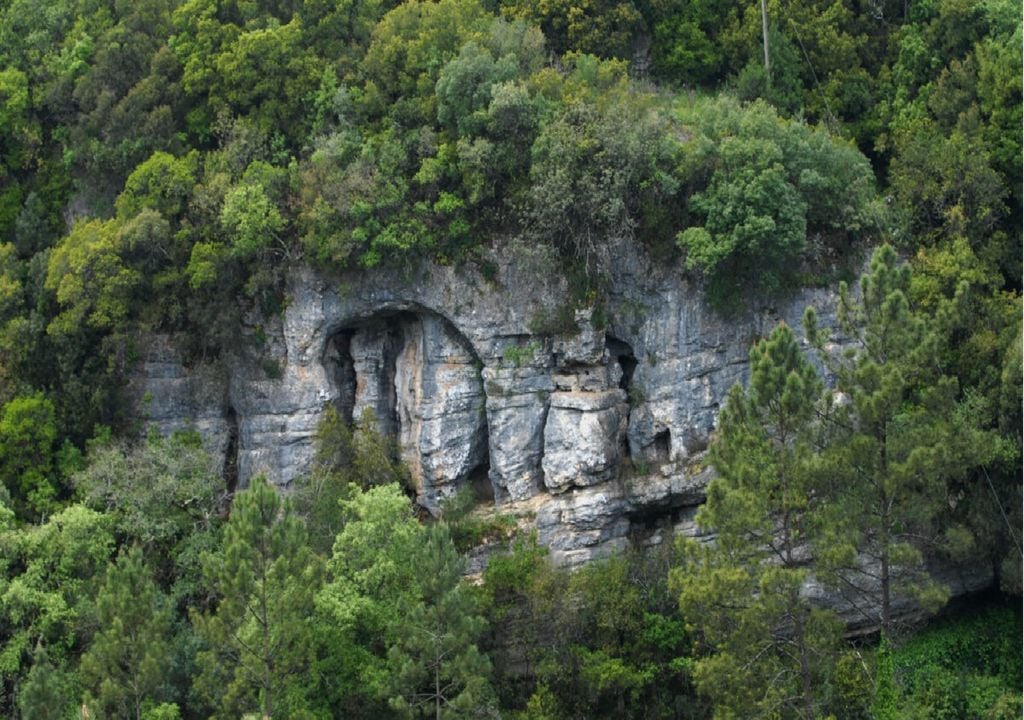 O Abrigo do Lagar Velho, em Leiria, foi um dos 13 sítios classificados como Património Europeu 2025. Foto: Centro de Interpretação Ambiental do Abrigo do Lagar Velho
