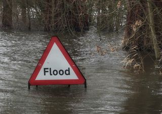 UK weather outlook: Amber warning as autumn equinox brings torrential rain and flooding!