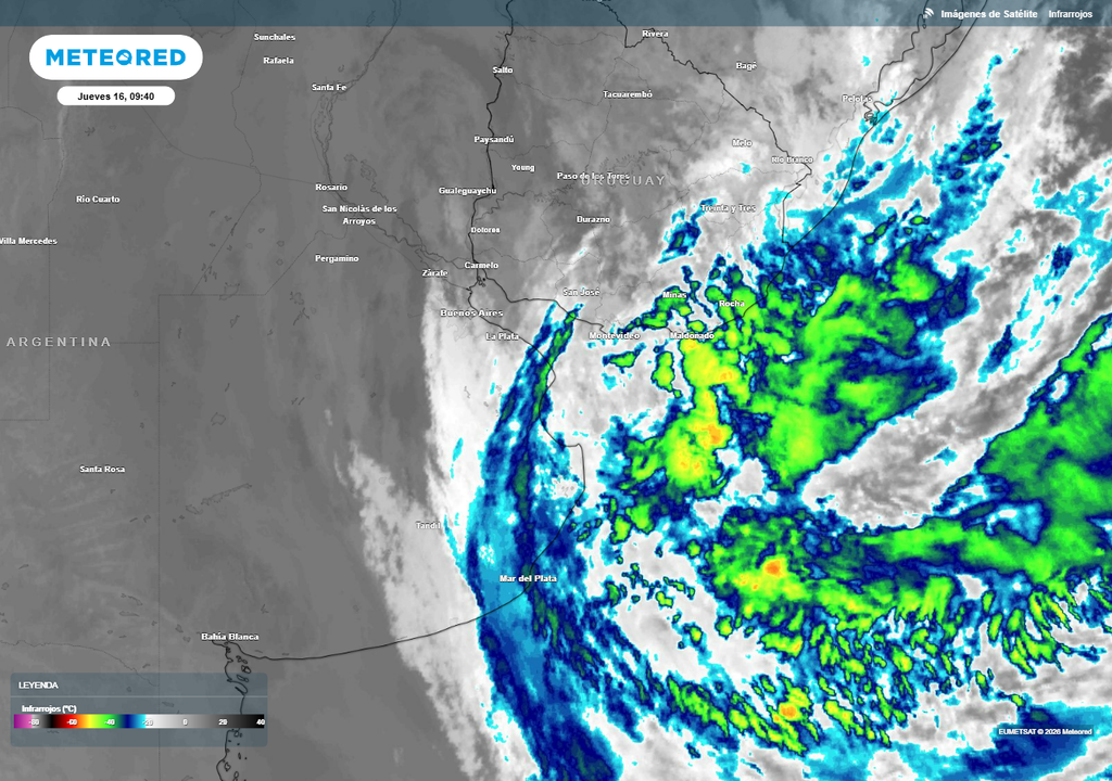 El ciclón extratropical lentamente se aleja de Argentina.
