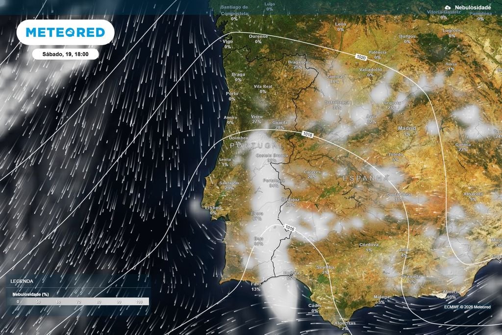Algumas nuvens poderão marcar presença durante a tarde de sábado Nebulosidade prevista pelo ECMWF para sábado às 18h. Alguns setores do interior Centro e Sul poderão apresentar períodos mais nublados, contrastando com o céu mais limpo noutras regiões.