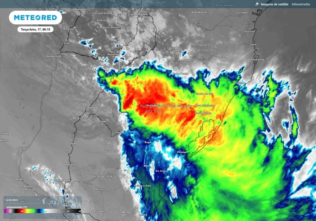 A convecção que estacionou sobre o Rio Grande do Sul manteve este formato em ‘V’ durante praticamente 2 dias, com chuvas torrenciais. A convecção que estacionou sobre o Rio Grande do Sul manteve este formato em ‘V’ durante praticamente 2 dias, com chuvas torrenciais.