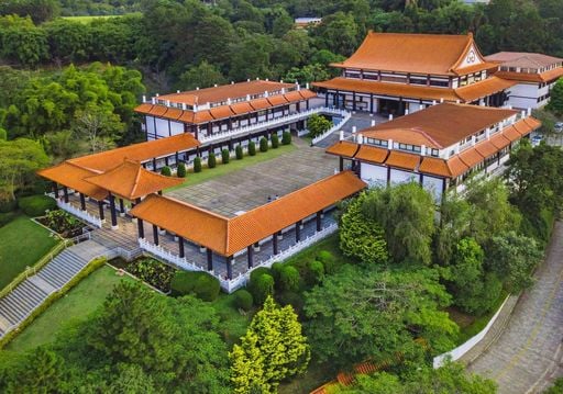 Um cen&aacute;rio de filme oriental em pleno Brasil: conhe&ccedil;a o maior templo budista da Am&eacute;rica Latina
