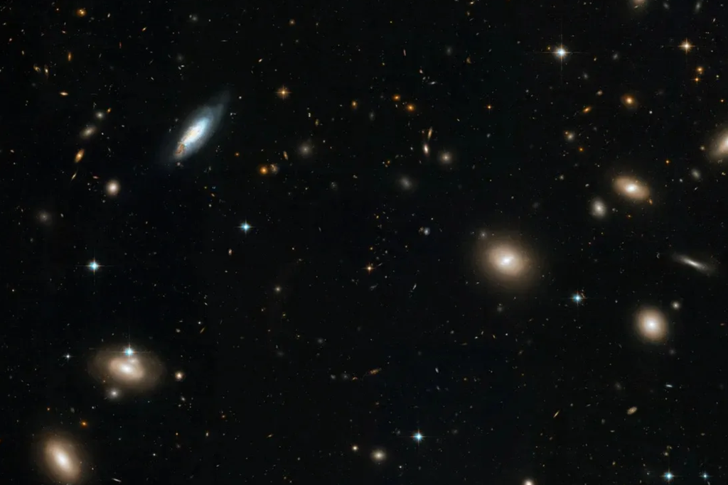 Novo levantamento do DESI indica novas descobertas sobre a energia escura e restrições sobre o que achávamos o que era. Crédito: NASA