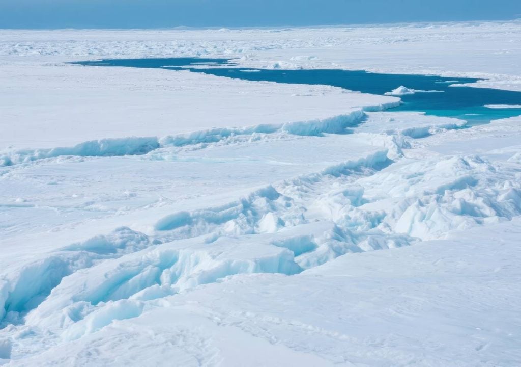 Glaciar com fraturas; IA Glaciar com fraturas; IA