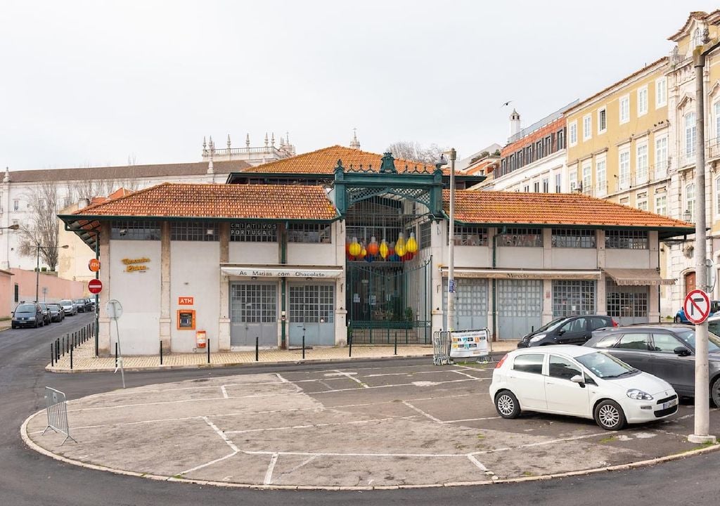 Mercado de Santa Calra em Lisboa Mercado de Santa Calra em Lisboa