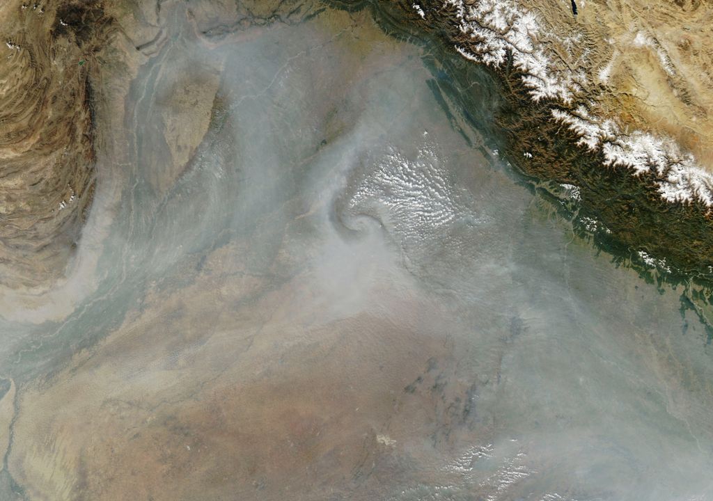 smog; nuvens; Índia