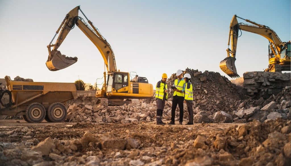 Construção civil A areia, que resulta da desagregação de rochas, é um material indispensável na construção civil, fundamental para a produção de betão