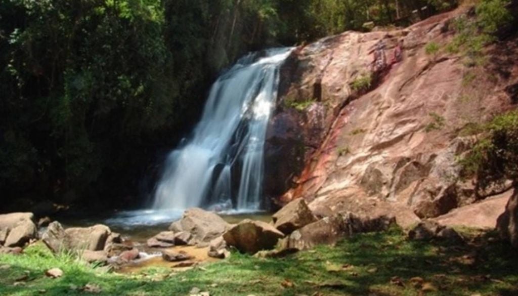 A Cachoeira do Lageado fica localizada no bairro Lageado, a 7km do centro de Santo Antônio do Pinhal. Crédito: Divulgação.