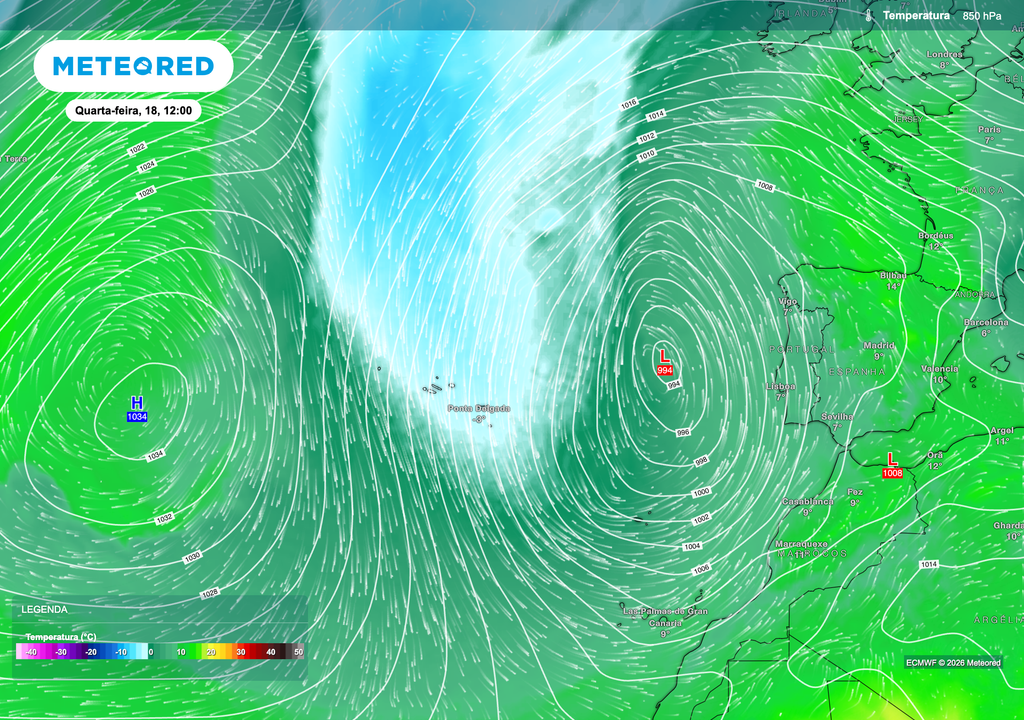 Temperatura prevista a 850 hPa (aproximadamente 1500 metros de altitude) na quarta-feira, 18 de março, às 12h, segundo o modelo ECMWF. Este nível da atmosfera é frequentemente utilizado para identificar massas de ar e compreender a circulação atmosférica de grande escala. Observa-se a circulação associada a uma depressão no Atlântico oriental, já instalada a oeste da Península Ibérica e responsável por transportar ar mais húmido e instável em direção ao território.