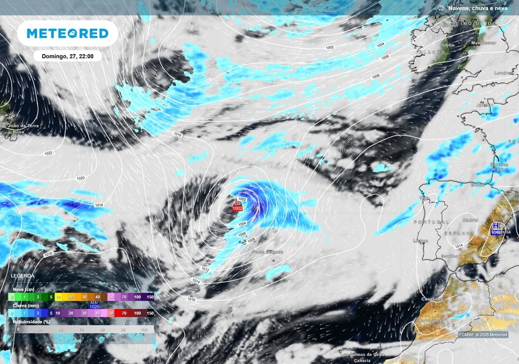 A depressão centrada ligeiramente a norte do arquipélago dos Açores com uma pressão mínima de 1002 hPa no seu núcleo é a mesma que nas 24 horas seguintes se poderá transformar no segundo potencial "ciclone-bomba" formado no Atlântico Norte em pouco menos de uma semana.