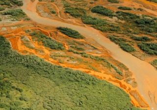 Fenomeno allarmante tinge di arancione i fiumi dell'Artico: gli scienziati mettono in guardia dai livelli di tossicità