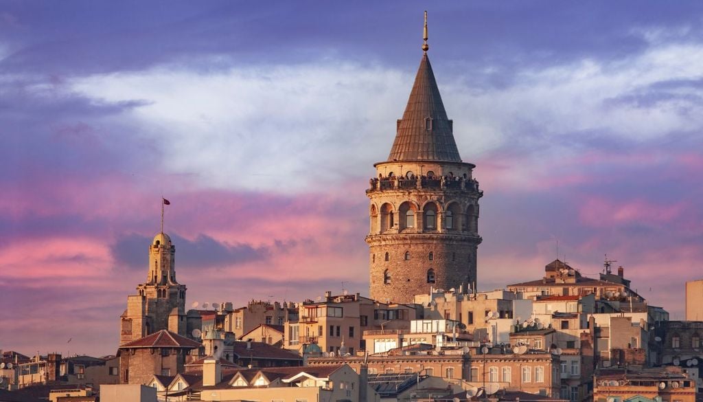 quartiere italiano Istanbul La Torre di Galata era parte di una grande opera difensia, e oggi è un museo e un punto panoramico
