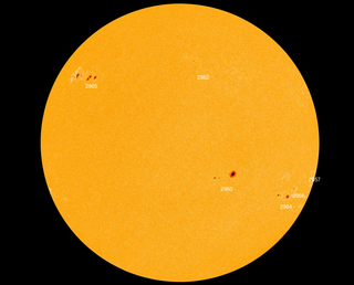 Un año de manchas solares: sur vs. norte