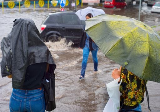 Un Atl&aacute;ntico a 24 &ordm;C cerca de Espa&ntilde;a alimentar&aacute; fuertes borrascas oto&ntilde;ales, avisa Vi&ntilde;as: "vienen temporales duros"
