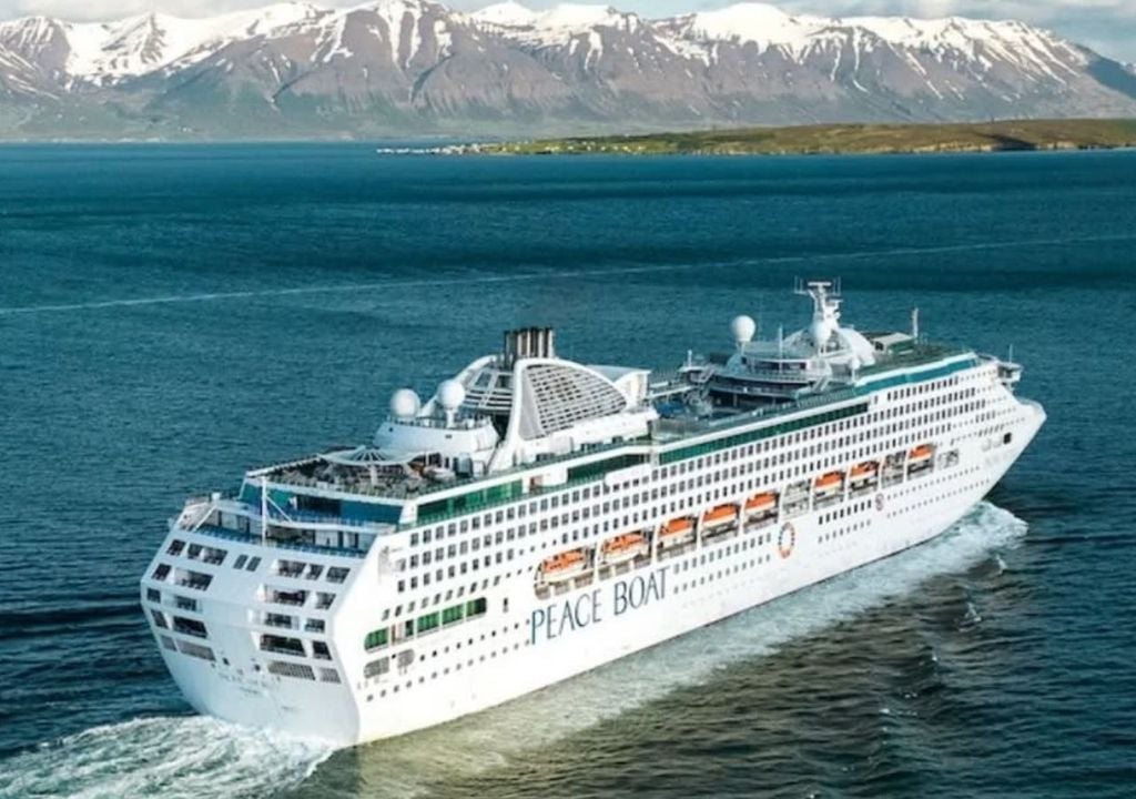 Su llegada marca un hito en el calendario de eventos oceánicos del país, en un momento clave para la implementación del nuevo Tratado Global sobre Biodiversidad Marina en Alta Mar (BBNJ), adoptado bajo el paraguas de la ONU. Créditos imagen: Peace Boat US.