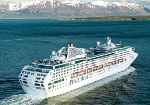 Un barco llamado Paz: la embarcaci&oacute;n que surca los mares para salvar los oc&eacute;anos llega a Chile