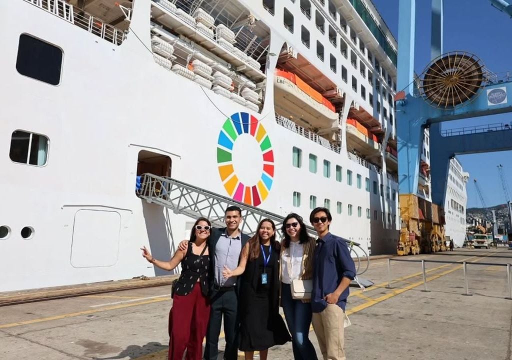 Entre los objetivos de esta embarcación está traducir el conocimiento científico en relatos comprensibles, conectados con los territorios y sus comunidades. Créditos imagen: Peace Boat US.