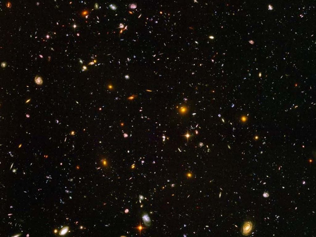 Una de las imágenes más lejanas del universo es la que obtuvo el Hubble, a pesar de eso, vemos zonas oscuras sin galaxias. Crédito: NASA.