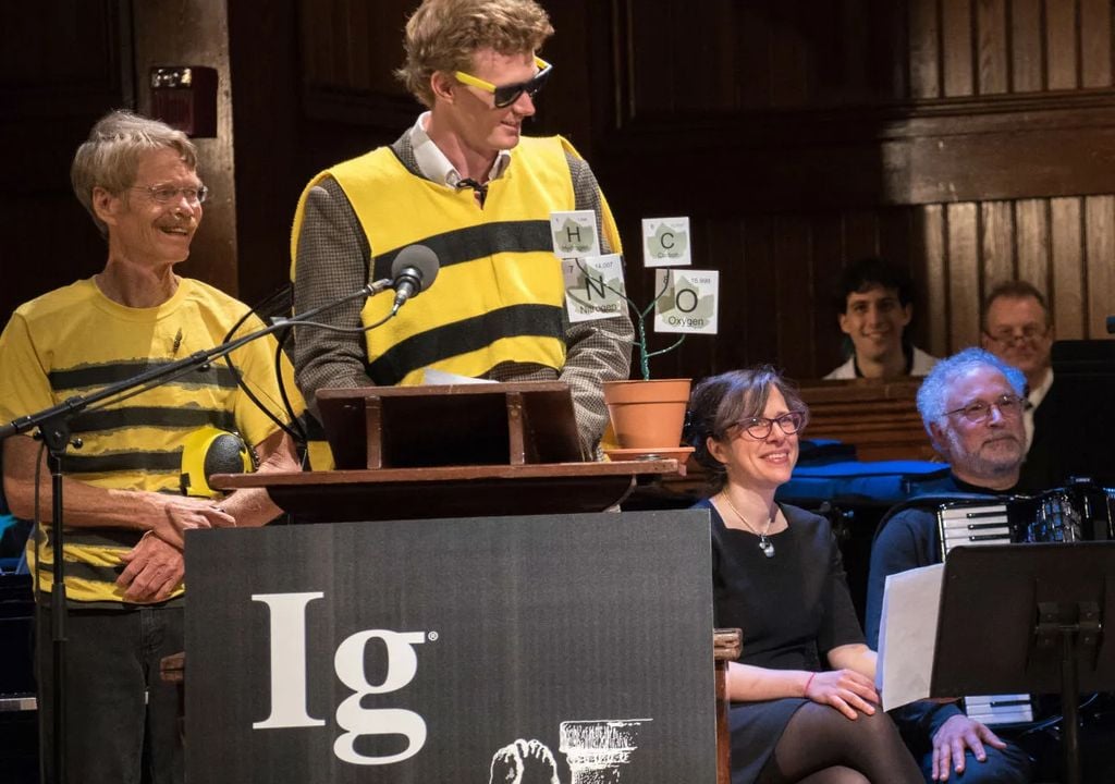 Premio IG En 2019, Justin Schmidt junto con Michael Smith fue premiado con el IG Nobel Prize en «Physiology-Entomology». Foto de Alexey Eliseev