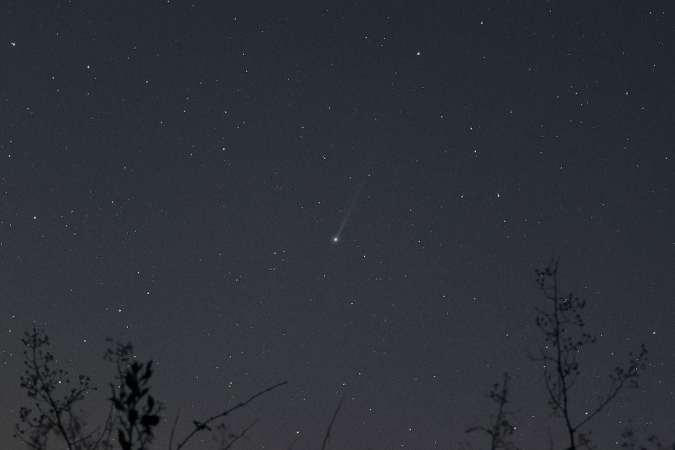 ¡Un cometa invisible a simple vista... pero no para ti! Así puedes cazar al C/2025 F2 (SWAN) desde México. Noticias en tiempo real