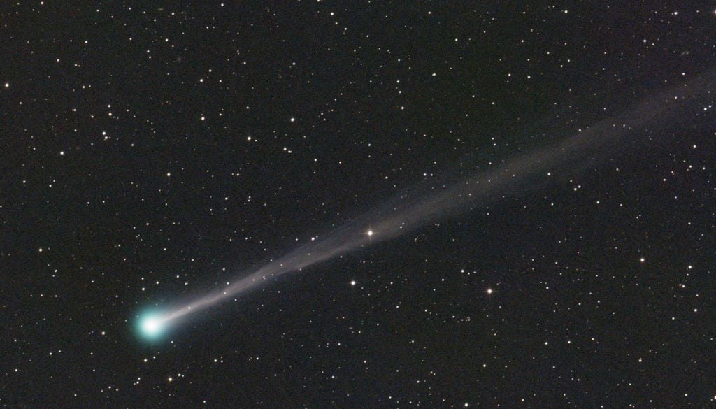 Cometa C/2025 R3 (PanSTARRS) el 8 de abril de 2026 a las 2:50 (UTC). Ha desarrollado una cola iónica muy prominente con mucha estructura. Crédito: Dimitrios Katevainis bajo licencia C.C. 4.0.