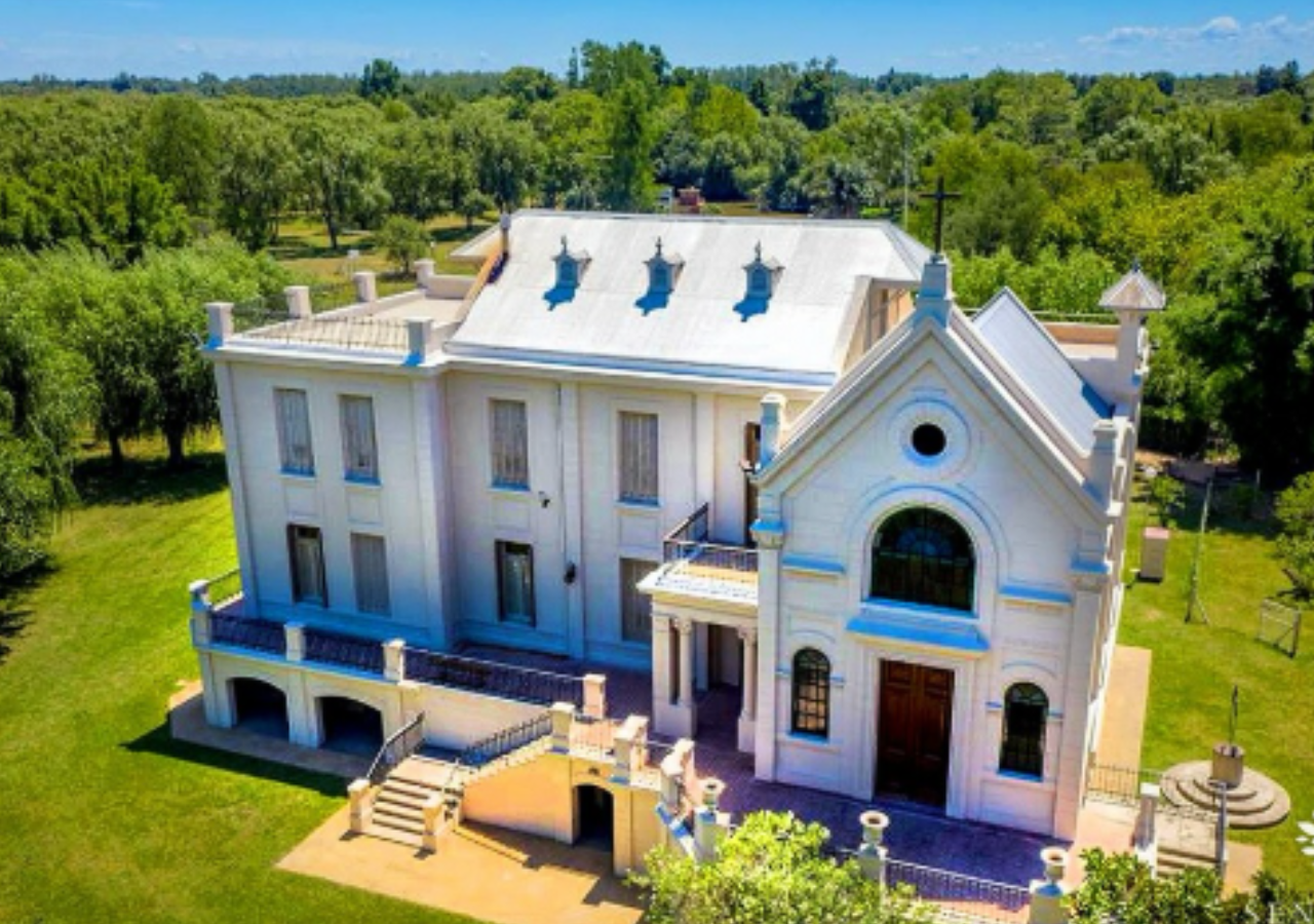 El Complejo Senador Dupont es un hotel que funciona en el ex Convento San Francisco, en el Delta del Paraná.