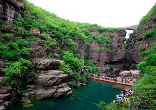 Un cuento chino: la cascada más alta que atraía a millones de turistas... ¡era falsa!