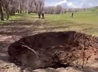 Un enorme sumidero apareció repentinamente en Turquía: geólogos explican qué causó este fenómeno geológico