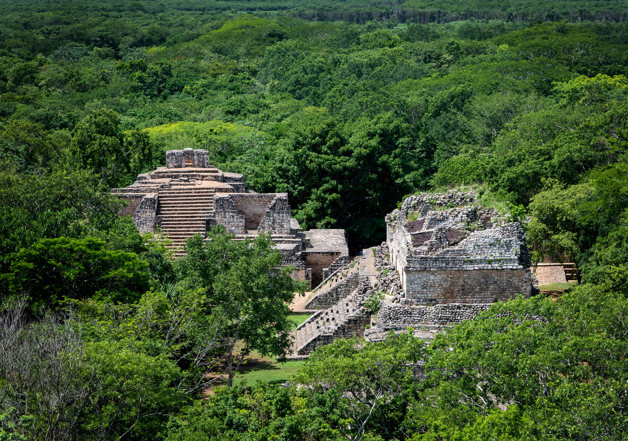 Las ciudades mayas fueron el hogar de una de las civilizaciones más avanzadas de la América precolombina. Las ciudades mayas se encontraban en lo que hoy es el sur de México, Guatemala, Belice, El Salvador y Honduras.