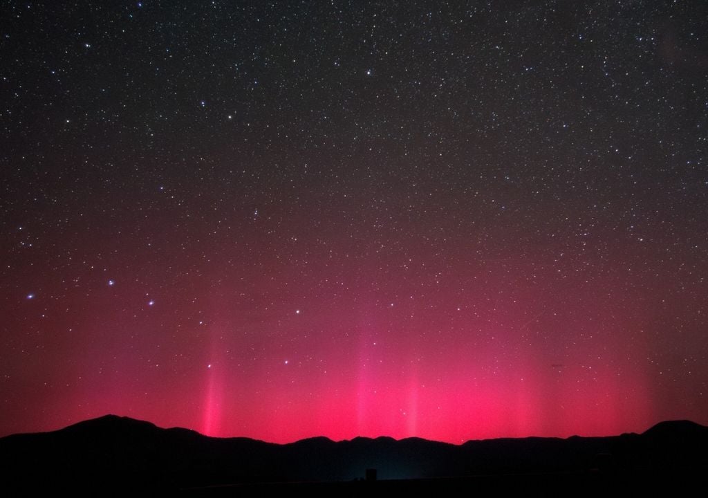 Aurora roja sobre Engaru, Hokkaido, Japón. Crédito: Tomohiro M. Nakayama.