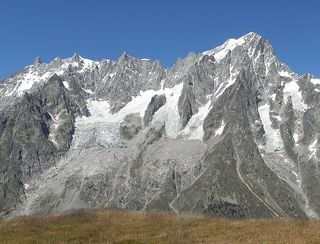 Un glaciar inestable dentro del Mont Blanc