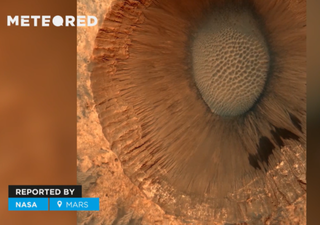¡Un gran cráter de impacto de 1.5 km de ancho en la superficie de Marte! Las imágenes fueron tomadas a 257 km de altura 