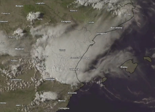 Un gran Sistema Convectivo de Mesoescala (SCM) engulle el este peninsular