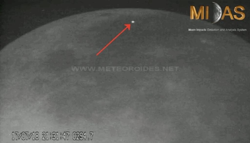 Impatto lunare Un raro esempio in cui il flash prodotto durante l'impatto è stato casualmente osservato. Ma anche in questo caso, il corpo impattante non era stato scoperto prima dell'impatto. Credit: MIDAS/Jose Maria Madiedo