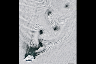 Un mar de nubes giratorias: los v&oacute;rtices de von K&aacute;rm&aacute;n
