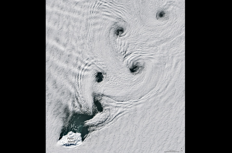 Un mar de nubes giratorias: los v&oacute;rtices de von K&aacute;rm&aacute;n