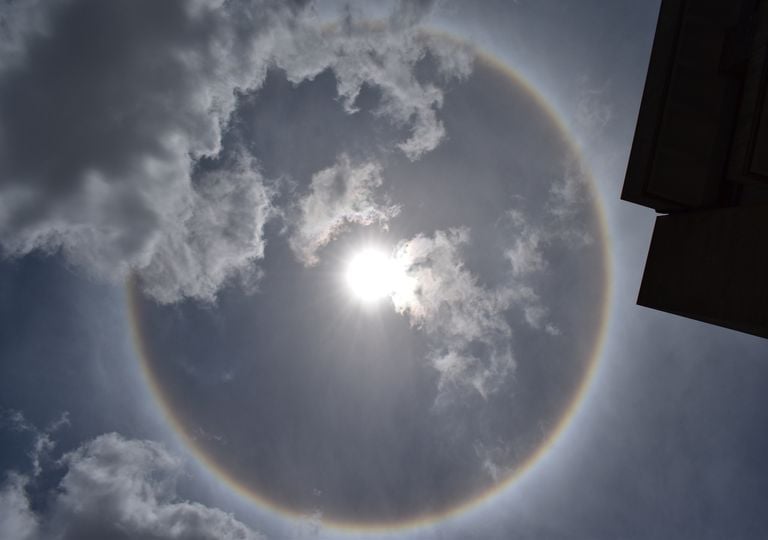 Un misterioso anillo a veces rodea al sol y no es un arco&iacute;ris: el halo solar y qu&eacute; significa verlo