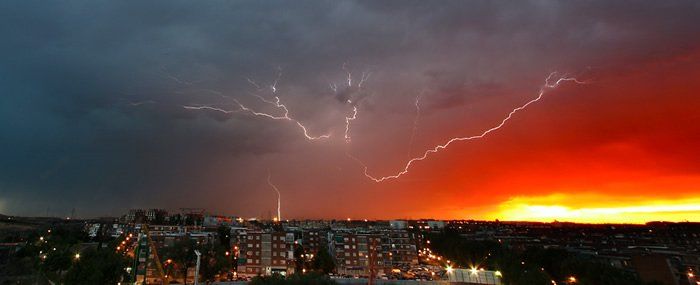 Un Par De Rayos A La Luz Del Día...y Atardeciendo... Un Par De Rayos A La Luz Del Día...y Atardeciendo...