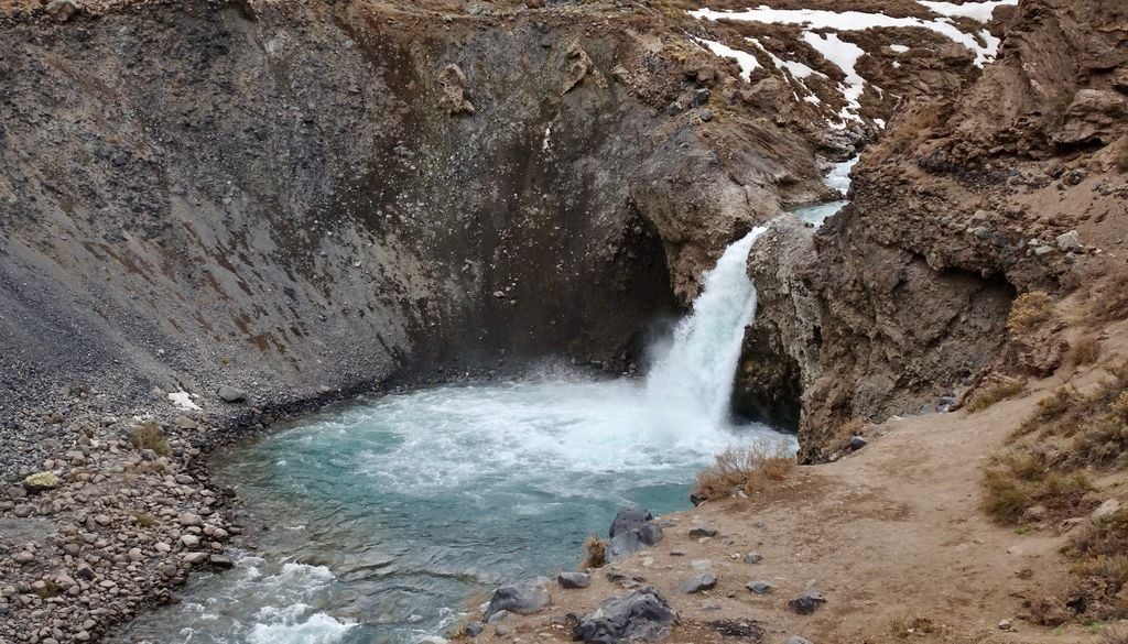 Salto El Yeso, Cajón del Maipo. Salto El Yeso, Cajón del Maipo.