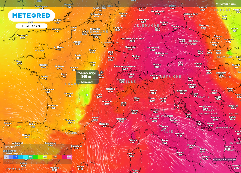 Limite pluie neige lundi Les différences de couleurs matérialisent ici le front pluvieux qui stagnera sur un axe Sud-Ouest/Nord-Est : cela favorisera des phénomènes d'isothermie, avec localement de la neige dès 800m.