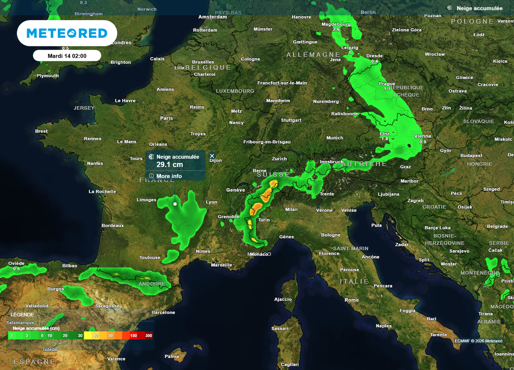 Neige accumulée lundi soir Des cumuls de neige allant jusqu'à 30cm sont probables d'ici lundi soir, notamment sur les hauteurs du Massif Central et des Pyrénées, et vers la frontière italienne.