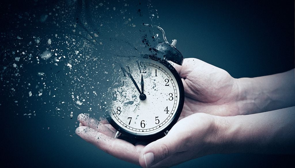 Evidencias de la dilatación del tiempo La inmensa gravedad de planetas cercanos a agujeros negros deforma el tiempo. Existen evidencias de la dilatación del tiemp