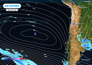 El potente anticiclón que mantendrá la zona central seca, trae mañanas gélidas y neblinas costeras