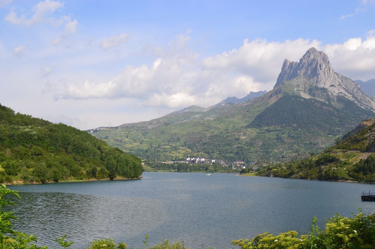 Los embalses que recogen las aguas de los ríos pirenaicos están siendo los grandes valedores del agua recogida durante estas semanas.